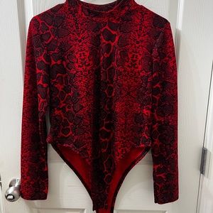 Boohoo red snakeskin bodysuit w/ 3 fasteners!